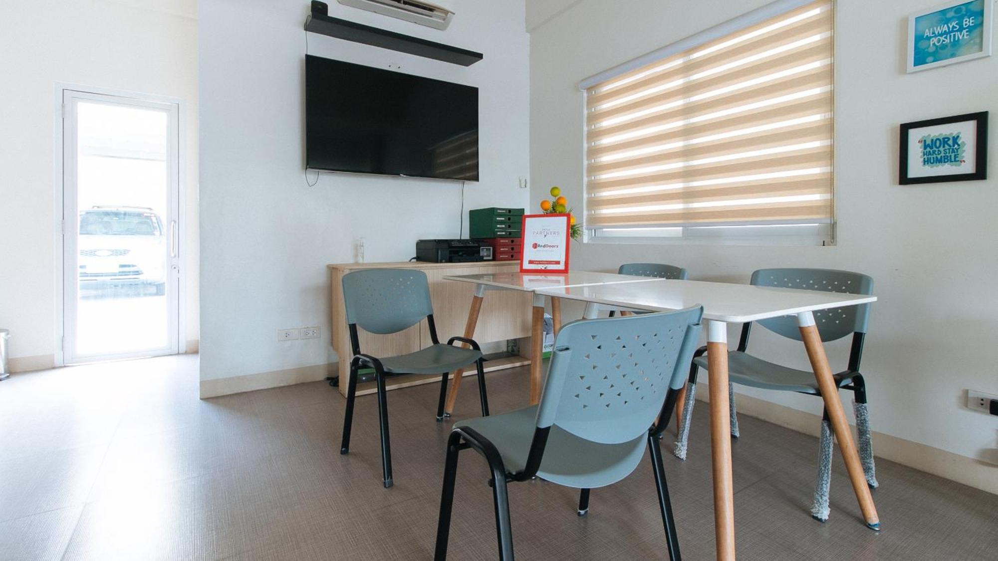 Reddoorz Plus At Alpina Heights Paranaque Paranaque City Екстер'єр фото
